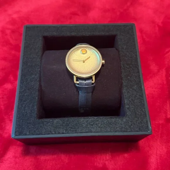 NIB Movado Edge Gold w/ Blue Leather Strap Womens's Quartz Watch 3680036 RARE - Picture 4 of 9
